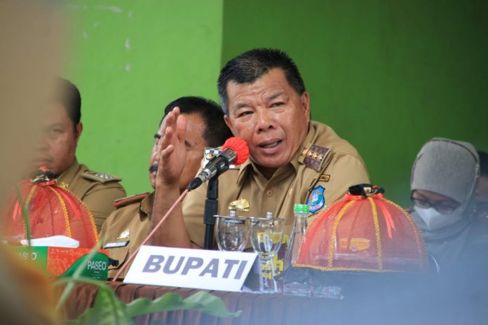 FOTO: Bupati Bulukumba Andi Muchtar Ali Yusuf membuka Musyawarah Perencanaan Pembangunan (Musrenbang) Tahun Anggaran 2024 tingkat Kecamatan Ujung Loe di halaman Kantor Camat Ujung Loe, Selasa, 21 Februari 2023.