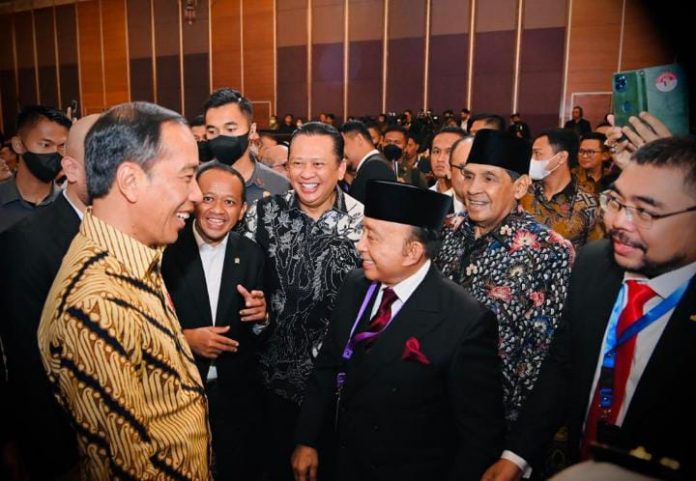 FOTO: Presiden Jokowi saat menyapa pendiri HIPMI di Hotel Kempinski, Jakarta Pusat, Provinsi DKI Jakarta, 20 Februari 2023