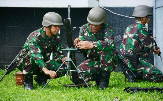 FOTO: Prajurit Petarung Yonmarhanlan VI/Mks dengan penuh semangat melaksanakan Latihan Pertahanan Pangkalan TW 1 Lantamal VI/Mks materi Pertahanan Pantai yang dilaksanakan disekitaran Mako Lantamal VI Jalan Yos Sudarso No. 308 Ujung Tanah, Kota Makassar. Rabu (22/02/2023)