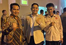 Muktamar ke XVIII, Dzulfikar Kader Pemuda Muhammadiyah Sulsel Lolos ke Tim Formatur 13 FOTO: Kiri Pimpinan Daerah Pemuda Muhammadiyah Luwu melalui Zulkifli, ST, M.Si k dan Tengah Dzulfikar Kader Pemuda Muhammadiyah Sulsel Lolos Ke Tim Formatur 13 Pimpinan Pusat Pemuda Muhammadiyah