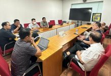 Kuasa Hukum CLM: Supaya tidak Dituduh Mafia, Patuhi Hukum FOTO: Sugeng Teguh Santoso dampingi Helmut saat pemeriksaan oleh Polda Sulsel, entah dalam kapasitas apa dia hadir, sebagai pengacara ataukah sebagai ketua IPW.