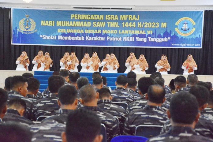 FOTO: Batalyon Marinir Pertahanan Pangkalan (Yonmarhanlan) VI Makassar mengikuti peringatan Isra Mi'raj Nabi Muhammad SAW 1444 H/2023 M Keluarga Besar Lantamal VI di Gedung Hasanuddin Lantamal VI Jalan Yos Sudarso No.308 Kota Makassar. Jum'at (24/02/2023).