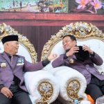 Gubernur Serahkan Bantuan Rp12 Miliar Lebih pada HUT ke-63 Kabupaten Enrekang FOTO: Kiri Bupati Muslimin Bando dan Gubernur Sulawesi Selatan Andi Sudirman Sulaiman di HUT ke-63 Kabupaten Enrekang.