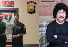 Sebut Ka’bah Benda Berhala, BMI Resmi Laporkan Habib Kribo ke Polda Sulsel FOTO: Pengurus Pusat BMI Muhammad Zulkifli, Ketua umum datang bersama Ketua harian BMI, Hanif Muslim dan Habib Kribo di Polda Sulsel Jumat (24)2) malam. (Kolase)