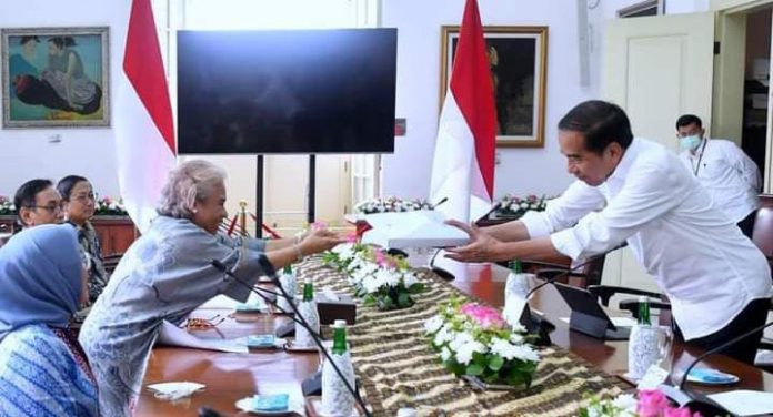 FOTO: Presiden Joko Widodo menerima panitia seleksi (pansel) pemilihan calon anggota Komisi Pengawas Persaingan Usaha (KPPU) masa jabatan tahun 2023-2028 di Istana Kepresidenan Bogor, Kota Bogor, Provinsi Jawa Barat, Senin, 27 Februari 2023.