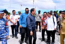 Kunjungi Kaltara, Presiden akan Tinjau Kawasan KIPI hingga Bertemu Nelayan FOTO: Presiden Jokowi dan Ibu Iriana Jokowi tiba di Pangkalan TNI AU Anang Busra, Tarakan, Kaltara, Selasa (28/02/2023). (Foto: BPMI Setpres)