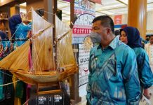 Inacraft 2023, Dekranasda Bawa 5 Pengrajin Bulukumba FOTO: Bupati Andi Muchtar Ali Yusuf dan Ketua Dekranasda Bulukumba Andi Herfida Attas di Pameran kerajinan terbesar di Asia Tenggara bertajuk Inacraft kembali dilaksanakan di Jakarta Convention Center, mulai 1-5 Februari 2023.