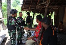 Satgas Pamtas Yonif 132/BS Menyapa Masyarakat Kampung Kwimi FOTO: Satgas Yonif 132/BS Pos Arsokota secara rutin melaksanakan kegiatan komunikasi sosial secara humanis di desa binaan kampung Kwimi Distrik Arso kab.Keerom prov.Papua Kamis (02/03/2023).