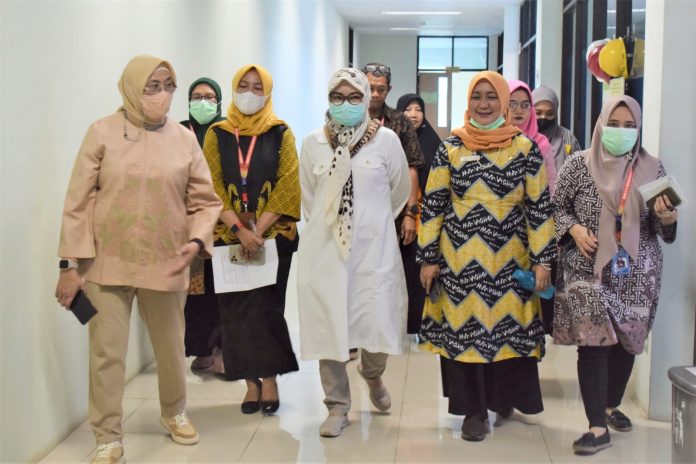 FOTO: Manajemen RSUD H.Andi Sulthan Daeng Radja Bulukumba saat persiapan pertemuan di aula pertemuan RSUD, yang berlangsung Rabu-Kamis, 1 sampai 2 Maret 2023.