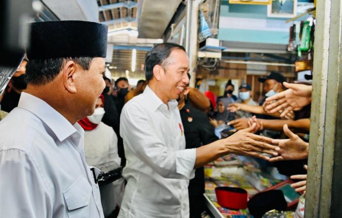 FOTO: Presiden Jokowi mengunjungi Pasar Mendenrejo, Blora, Jawa Tengah, Jumat (10/03/2023). (Foto: Humas Setkab/Agung)