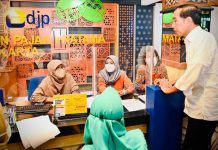 Presiden Tinjau Kegiatan Penyampaian SPT di KPP Pratama Surakarta FOTO: Presiden Jokowi mengunjungi KPP Pratama Surakarta, Jawa Tengah, Kamis (09/03/2023). (Foto: BPMI Setpres)