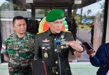 Danrem 172/PWY Ungkap Aksi Keji KST Dan Tegaskan Menahan Pilot Susi Air Adalah Tindakan Pengecut FOTO: Danrem 172/PWY Brigjen TNI J.O. Sembiring selaku Dankolaksops TNI saat jumpa Pers di Makorem 172/PWY, Jumat (10/3/2023)