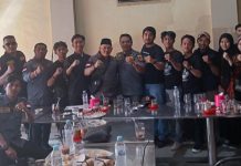 BM GBNN Sulsel Beri Mandat Kepada 6 Ketua Caretaker Komisariat Kampus FOTO: Barisan Mahasiswa Garda Bela Negara Nasional (BM GBNN) bersama BM GBNN Sulawesi Selatan, Komisariat kampus sejajaran kota makasaar menggelar 'Silaturahmi dan Rekonsilidasi'. Sabtu (11/3)