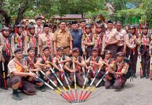 Wabup Edy Manaf Lepas Peserta Lomba LT IV Tingkat Daerah Sulsel FOTO: Wakil Bupati (Wabup) Bulukumba, Andi Edy Manaf, melepas 16 orang peserta Lomba Tingkat Penggalang (LT lV) Tingkat Daerah Gerakan Pramuka Sulawesi Selatan Tahun 2023, yang berlangsung di Kabupaten Maros. Selasa, 14 Maret 2023.