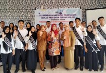 Hadiri Pengukuhan 20 Duta Genre Bulukumba, Ini Pesan Kaper BKKBN Provinsi Sulawesi Selatan FOTO: Kepala Perwakilan (Kaper) BKKBN Provinsi Sulawesi Selatan, Andi Ritamariani, saat pengukuhan Duta Generasi Berencana (Genre) Tingkat Desa dan Kelurahan se-Kabupaten Bulukumba di Rumah Makan Sulawesi, Selasa 4 Maret 2023.