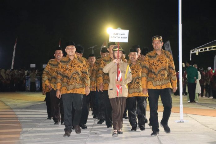 FOTO: Pembukaan pelaksanaan Seleksi Tilawatil Qur'an dan Hadis (STQH) VII tingkat Kabupaten Bulukumba tahun 2023 di Pantai Merpati, Selasa malam, 14 Maret 2023.