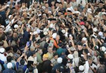 Ribuan Jamaah Sambut Anies di Masjid Al Akbar Surabaya FOTO: Calon Presiden (Capres) Anies Rasyid Baswedan melanjutkan safari politiknya di Surabaya, Jawa Timur