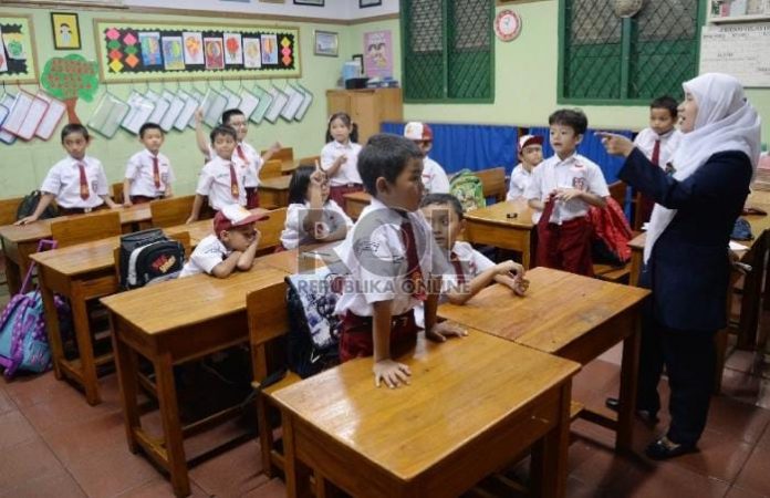 FOTO: Siswa-siswi Sekolah Dasar mengikuti pelajaran di sekolahnya. (ilustrasi) Pemerintah Kota Makassar, Sulawesi Selatan membuka lelang jabatan kepala sekolah untuk jenjang Sekolah Dasar (SD) dan Sekolah Menengah Pertama (SMP).