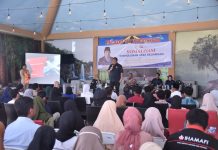 Gobel: Kejahatan Pinjol Untuk Melemahkan Indonesia FOTO: Wakil Ketua DPR RI Bidang Korinbang, Rachmat Gobel, Sosialisasi tentang bahaya pinjol ilegal kegiatan itu diselenggarakan Koperasi Jaya Usaha Bersama dan Otoritas Jasa Keuangan di Kabupaten Gorontalo. Sabtu, 18 Maret 2023.