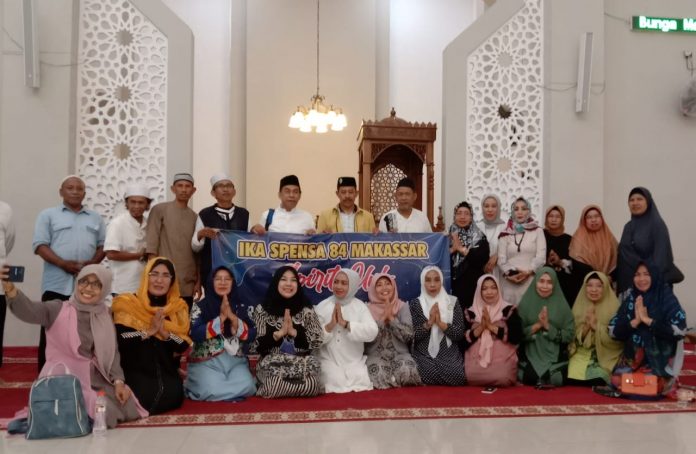 FOTO: Alumni Sekolah Menengah Pertama (SMP) Negeri 1 Makassar, yang tergabung dalam Spirit Club Ikatan Alumni (IKA)Spensa 84, Sabtu kemarin (18/3) melaksanakan pengajian menyambut bulan Ramadhan 1444 H.