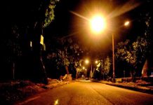 Berlaku ‘Jam Malam’ di Unhas Makassar, Aktivitas Akademik, Non akademik Hingga Pukul 18:00 WITA FOTO: Suasana malam hari di pintu satu Universitas Hasanuddin Makassar (properti: gadungkaleng.bligspot)