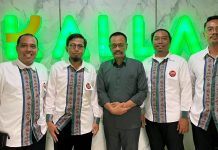 Pengurus DPD DIS Sulsel Gelar Pelantikan Pengurus di Kalla Institute FOTO: Prof Sukardi Weda, Baju hijau bersama Dewan Pimpinan Daerah Perkumpulan Dosen Indonesia Semesta (DIS) Provinsi Sulawesi Selatan.
