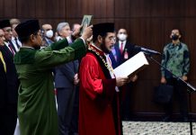 Presiden Jokowi Hadiri Pengucapan Sumpah Ketua dan Wakil Ketua MK Periode 2023-2028 FOTO: Pengucapan Sumpah Anwar Usman dan Saldi Isra sebagai Ketua dan Wakil Ketua Mahkamah Konstitusi (MK) Masa Jabatan 2023-2028, Senin (20/03/2023).