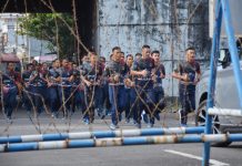 Penuh Semangat, Prajurit Petarung Yonmarhanlan VI/Mks Gelar Lomba Meriahkan Hut Pasmar 2 Ke-22 Tahun FOTO: Personil Batalyon Marinir Pertahanan Pangkalan (Yonmarhanlan) VI Makassar menggelar lari sehat.