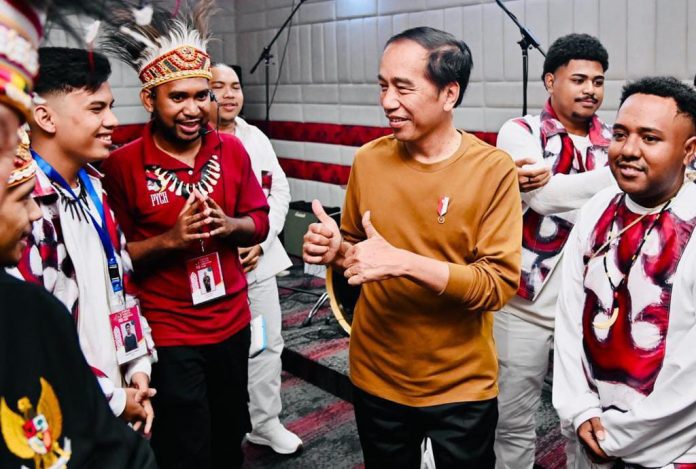 FOTO: Presiden Joko Widodo usai meresmikan Papua Youth Creative Hub (PYCH), di Kota Jayapura, Provinsi Papua, Selasa 21 Maret 2023.