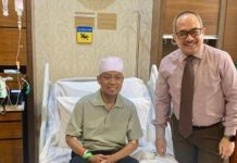 Terbaring Sakit, Dubes RI Jenguk Ustaz Das’ad Latif di Mount Elizabeth Hospital FOTO: Dubes RI untuk Singapura Suryopratomo, yang akrab disapa Tommy menjenguk Ustaz Das'ad Latif yang kini dirawat di Rumah Sakit (RS) Mount Elizabeth Hospital Singapura (Akun Instagram @suryo.pratomo)