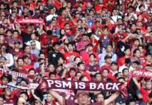 Beredar Seruan Larangan Gubernur Sulsel dan Wali kota Makassar Hadir di Stadion Saat PSM Juara Liga 1 Indonesia FOTO: Aksi Suporter PSM Makassar saat mendukung timnya dalam laga Persija Jakarta Vs PSM Makassar pada final Kratingdaeng Piala Indonesia 2018-2019 leg pertama di Stadion Gelora Bung Karno, Jakarta, Minggu (21/7/2019). ANTARA FOTO/Yulius Satria Wijaya