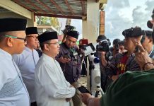 Hilal Terlihat di Pantai Galesong Sulsel, Potensi Awal Ramadhan Tahun ini Sama FOTO: Kanwil Depag Sulsel saat gelar Rukyatul Hilal yang digelar oleh Kanwil Kementerian Agama Provinsi Sulsel di Hotel Pantai Wisata galesong Kab. Takalar Sore tadi (Rabu, 22 Maret 2023),