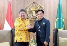 Ketum PBB Temui Airlangga di DPP Partai Golkar Bahas Pemilu FOTO: Ketua umum DPP Partai Bulan Bintang (PBB) Prof Yusril Ihza Mahendra bersama Airlangga Hartarto di Sekretariat Partai Golkar di jalan Anggrek Neli, Jakarta Barat. Selasa (21/3/2023) (Property golkar)