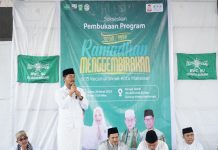 Perkuat Silaturahmi Lewat Ramadan Menggembirakan, dr Udin Malik: Rahmat Allah Perlu Diraih dengan Kebaikan FOTO: dr Udin Malik, hadiri Kegiatan "Ramadan Menggembirakan" untuk 15 kecamatan se-Kota Makassar di Baruga Habibi Jl Amirullah, Sabtu, (25/03).
