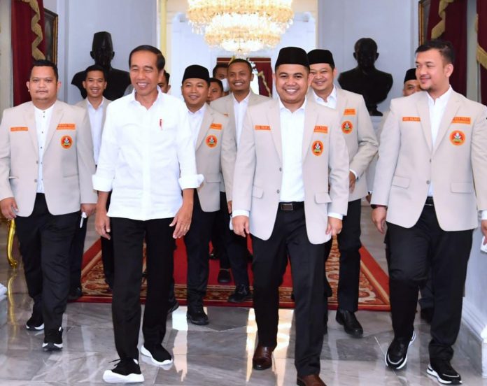 FOTO: Presiden Jokowi saat menerima kunjungan perwakilan PP Pemuda Muhammadiyah, Senin (27/03/2023), di Istana Merdeka, Jakarta. (Foto: BPMI Setpres/Rusman)