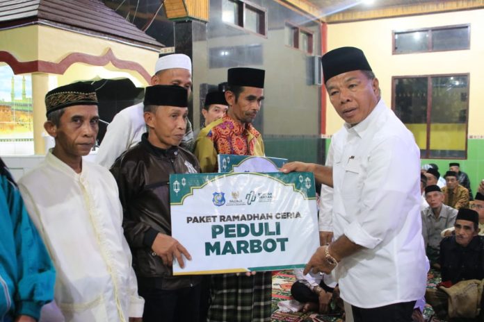 FOTO: Bupati Andi Muchtar Ali Yusuf saat menggelar safari ramadan di dua Kecamatan, yaitu Kecamatan Rilau Ale dan Bulukumpa, Kabupaten Bulukumba.