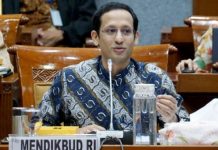 Mendikbudristek Hapuskan Tes Masuk SD, Nadiem: Sekolah Harus Menyenangkan Foto: Mendikbud Nadiem Makarim saat melakukan rapat kerja dengan Komisi X DPR RI. Foto: Helmi Afandi Abdullah/kumparan