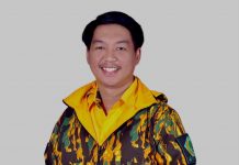 Teras Kuning Partai Golkar Makassar Gelar Nobar PSM Vs Madura United, Aat: Ada Door prize FOTO: Ahmad Asyraf Thufail, Ketua Tim Seleksi Caleg Partai Golkar Kota Makassar.