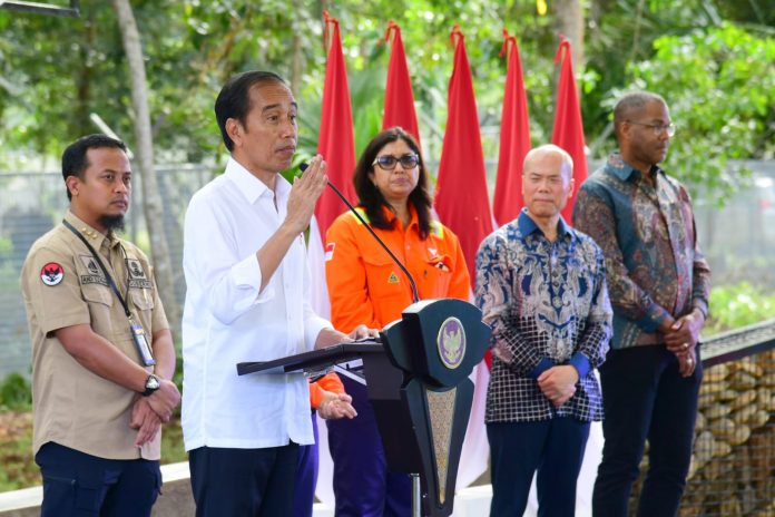 FOTO: Presiden Jokowi meresmikan Taman Kehati Sawerigading Wallacea, di Kabupaten Luwu Timur, Sulawesi Selatan, Kamis (30/03/2023). (Foto: BPMI Setpres)