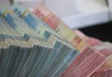 Alumni UMI Galang Class Action Lawan Diskriminasi Anggaran Ilustrasi uang kertas rupiah. (Unsplash)