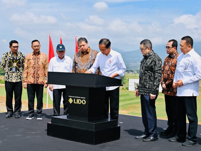 FOTO: Presiden RI Joko Widodo (Jokowi) meresmikan Kawasan Ekonomi Khusus (KEK) Lido yang berlokasi di Desa Watesjaya, Kecamatan Cigombong, Kabupaten Bogor, Jawa Barat, Jumat (31/03/2023).