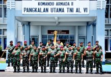 Prajurit Petarung Sambut Panglima TNI Kunjungan Kerja di Mako Lantamal VI Makassar FOTO: Panglima TNI Laksamana TNI Yudo Margono, S.E., M.M., C.S.F.A dalam rangka kunjungan kerja di Mako Lantamal VI/Mks Jalan Yos Sudarso No.308, Ujung Tanah, Kota Makassar. Jum'at (31/03/2023).