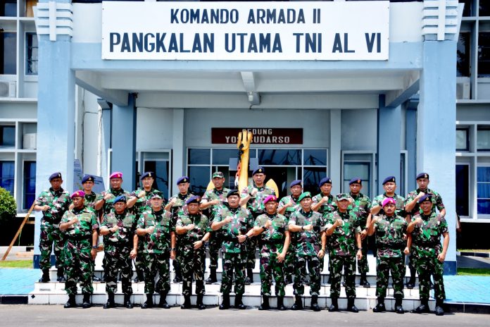 FOTO: Panglima TNI Laksamana TNI Yudo Margono, S.E., M.M., C.S.F.A dalam rangka kunjungan kerja di Mako Lantamal VI/Mks Jalan Yos Sudarso No.308, Ujung Tanah, Kota Makassar. Jum'at (31/03/2023).