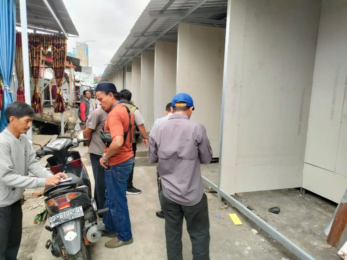 FOTO: Kondisi Pembangunan Lapak di Pasar Sentral Kota Makassar. (ist)