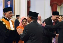 Presiden Saksikan Pengucapan Sumpah Sunarto Sebagai Wakil Ketua MA Bidang Yudisial FOTO: Sunarto sebagai Wakil MA Bidang Yudisial, di Istana Negara, Jakarta, Senin (03/04/2023). (Foto: Humas Setkab/Agung)