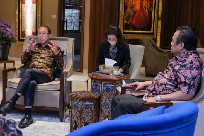 FOTO: Kanan Wakil Ketua DPR RI Rachmat Gobel menerima rombongan pengusaha Jepang yang berkunjung ke Ibukota Negara (IKN) Nusantara di rumah dinas nya di Jl Denpasar, Jakarta.