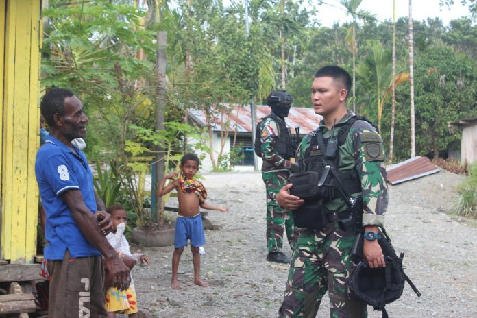 FOTO: Satgas Yonif 132/BS Pos Sawiyatami melaksanakan kegiatan anjangsana di Kp.Sawiyatami, Distrik Mannem, Kab.Keerom, Provinsi Papua, Minggu (02/04/2023).