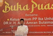 Antar PSM Juara Liga Indonesia, Banggakan Unhas, Punya Leadership, Amran Sulaiman Ajak Alumni Dukung Appi FOTO: Ketua IKA Unhas, Andi Amran Sulaiman saat menyampaikan sambutan pada buka puasa bersama Bidang Pemuda, Olahraga, Seni Budaya dan Pengembangan Masyarakat Milenial di Novotel Hotel, Makassar, Senin (3/04/2023). Foto: este/Kabarika.