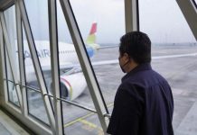 Peru Mundur Sebagai Tuan Rumah U-17, Erick Thohir Bergegas ke Markas FIFA FOTO: Ketua PSSI Erick Thohir yang juga Menteri BUMN dengan latar pesawat Pelita Air. (Ist)