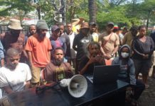 BARAK Minta Kapolda Sulsel Halau Mahasiswa Pendukung Teroris KKB Saat Aksi di Hari Jumat FOTO: Sekelompok mahasiswa Papua pendukung teroris KKB saat menggelar aksi meminta referendum